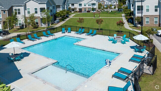 Pool - Leland Station