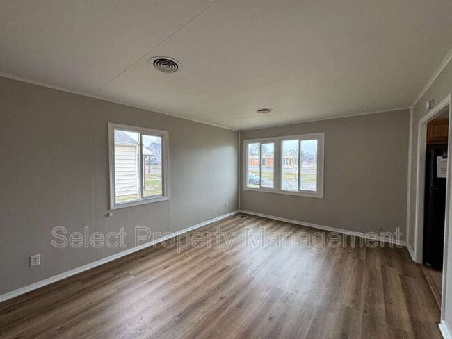 Building Photo - 1909 Jessie Ave