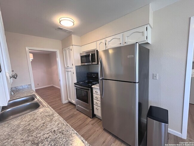 Photo - 1410 Colleen Dr