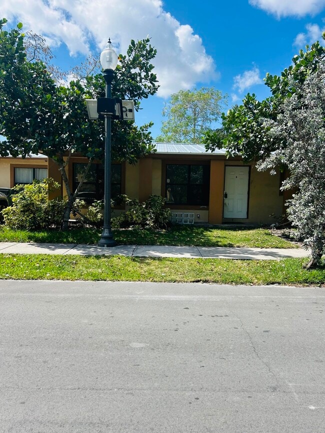 844 NW 3rd Ave Unit B