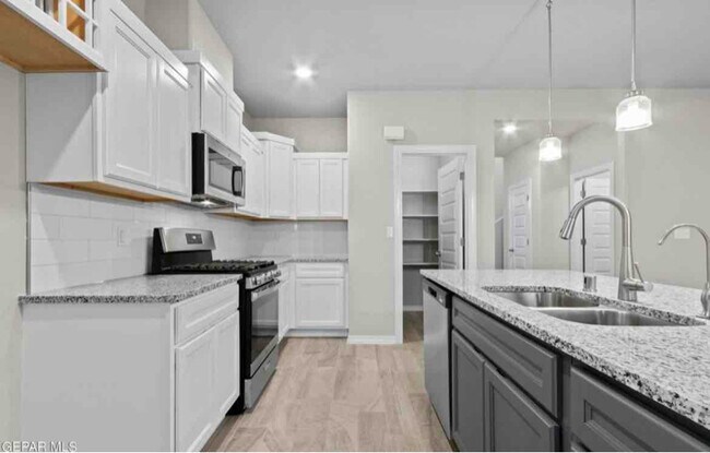 Photo - 273 Farnborough St