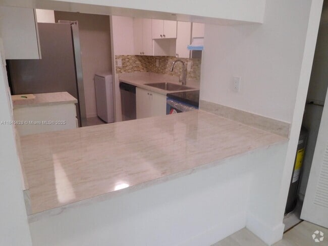 Building Photo - 815 NE 199th St Unit 202 Rental