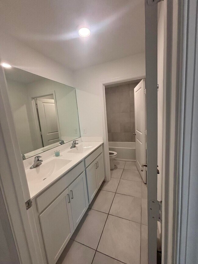 Photo - 740 Worlington Ln