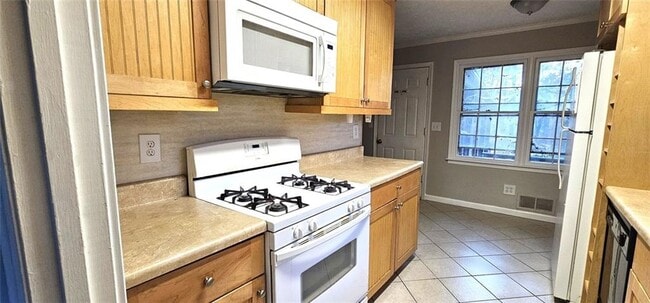 Photo - 1854 Oak Ridge Way NW