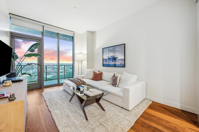 Building Photo - 44 East Ave Unit 2304