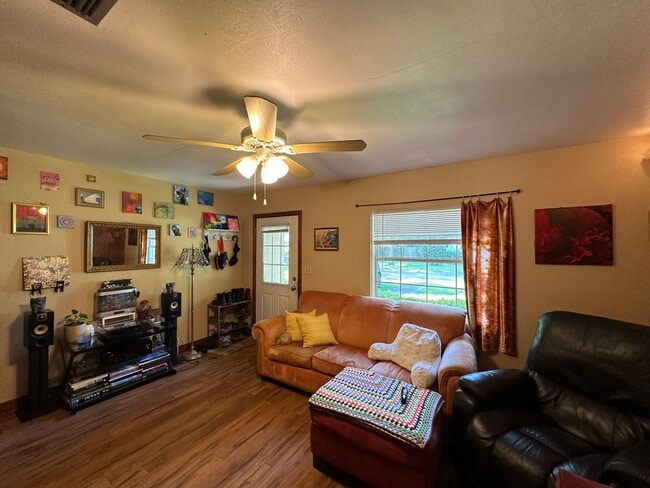 Photo - Charming 4 Bedroom, 2 Bathroom House