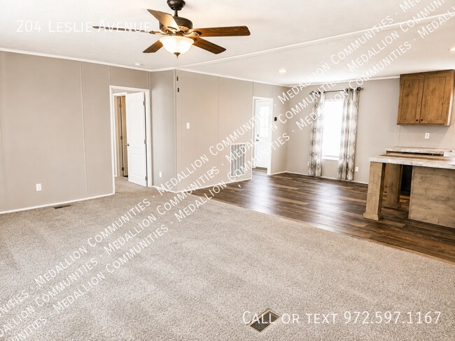 204 Leslie Ave