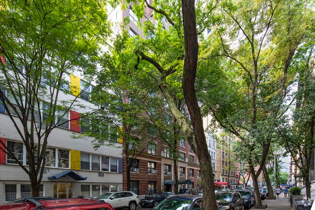 Photo - 60 W 68th St