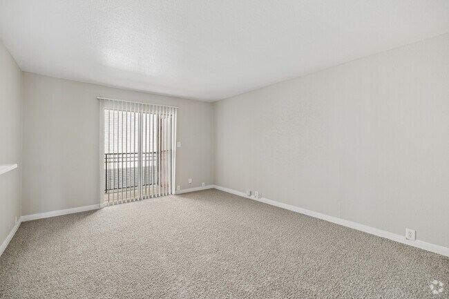 1BR, 1BA - 614SF - Living Room