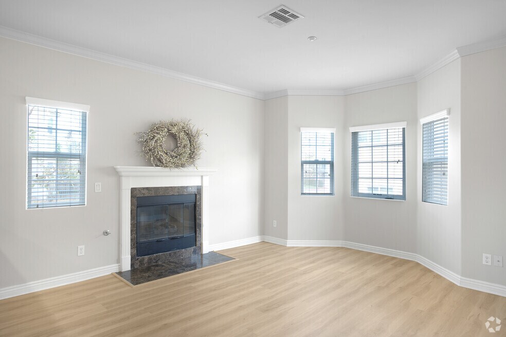 4 BR, 2.5 BA - 1,689 SF