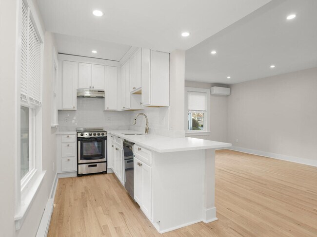 Photo - 21 Holcomb Ave Unit APT 2R