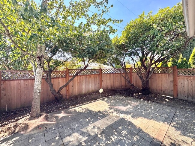 Photo - 750 N 92nd St