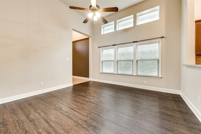 Photo - 1613 Applegate Way