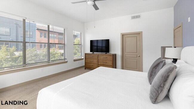 5005 Galleria Dr Unit 1211