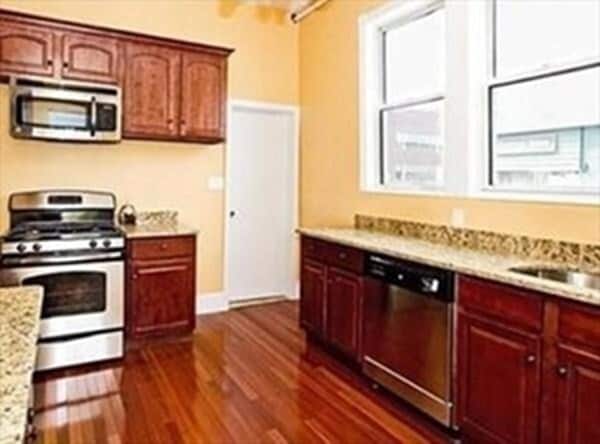 Building Photo - 109 Cushing St Unit 1
