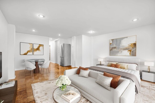 Photo - 240 E 35th St