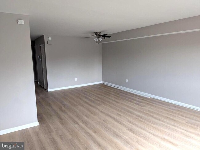 Photo - 8034 Craig St