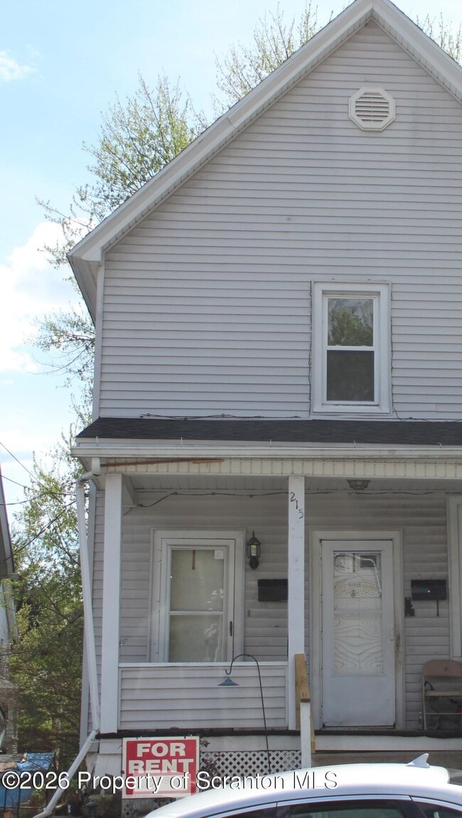 Photo - 215 Ferdinand St