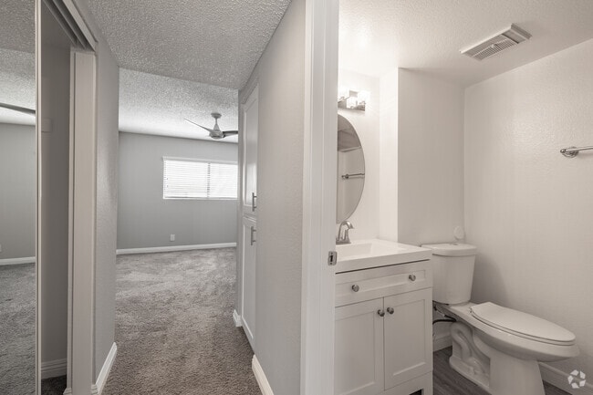 2BR, 2BA - 757SF - Primary Bedroom