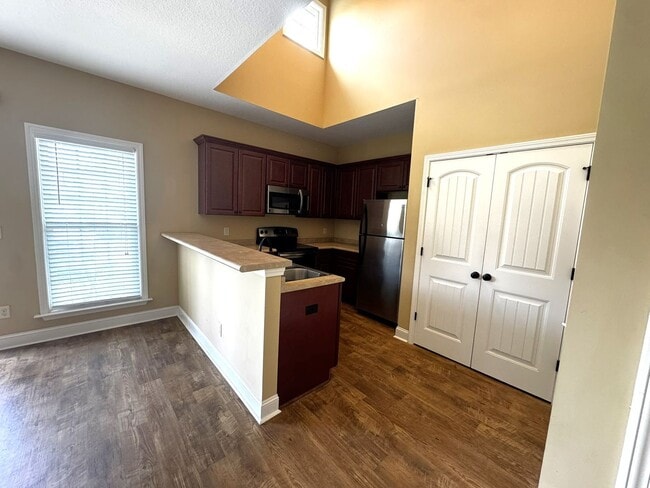 Photo - 10 E Grady St Unidad D