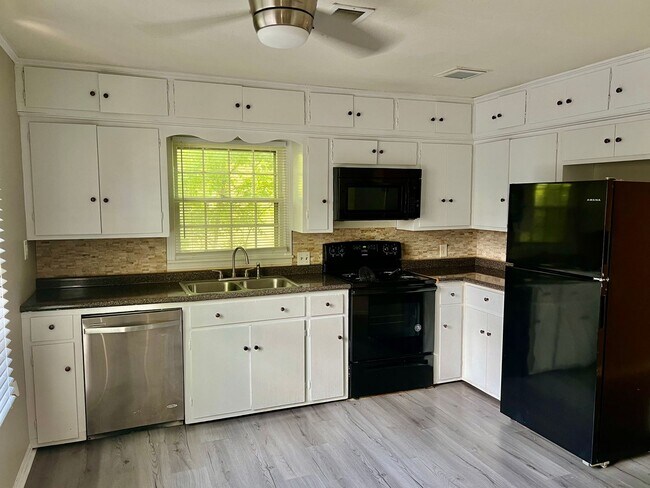 Photo - FOR RENT - 3 Bedroom, 1.5 Bath!