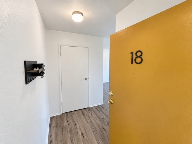 Photo - 11441 Oxnard St Unit 11441 Oxnard St Apt 18