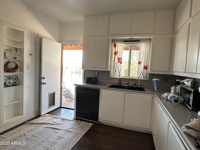 Photo - 1328 E Maddock Rd