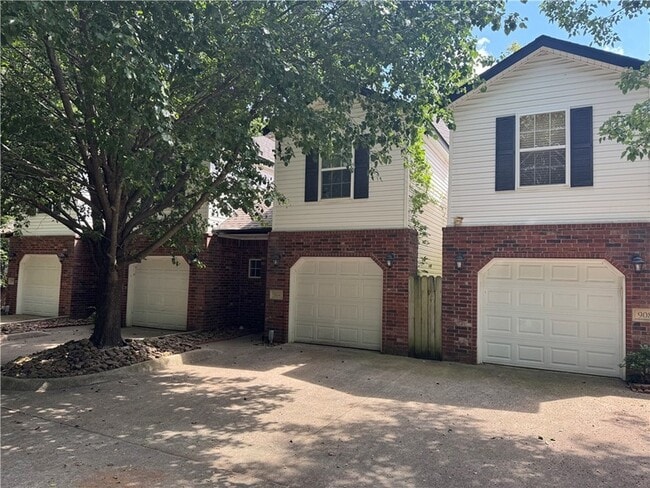 Building Photo - 904 S Wood Ave Rental