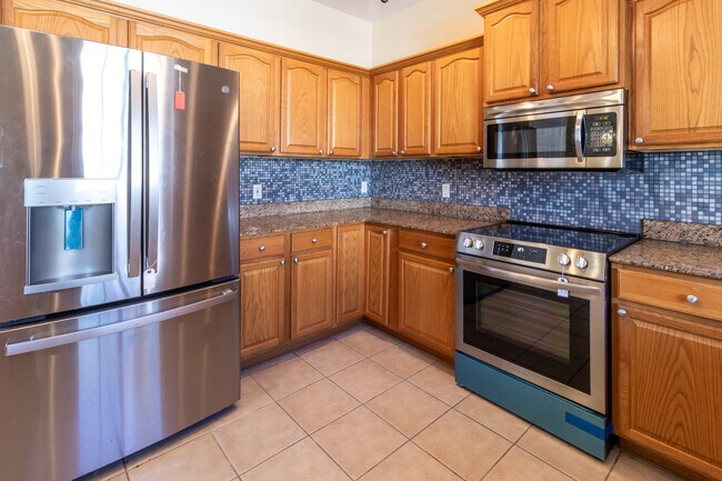 Photo - 3409-3410 10 Th Ln W