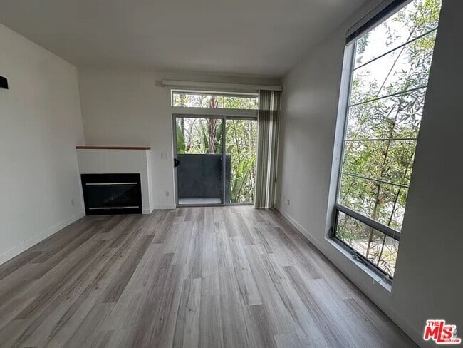 Building Photo - 11960 Iowa Ave Unit 1 Rental