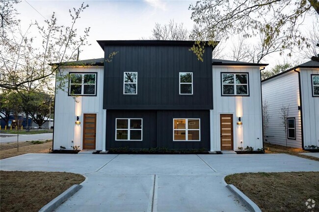 Building Photo - 8805 Parkway Dr Rental