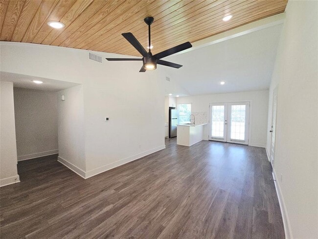 Photo - 6103 Calmar Cove