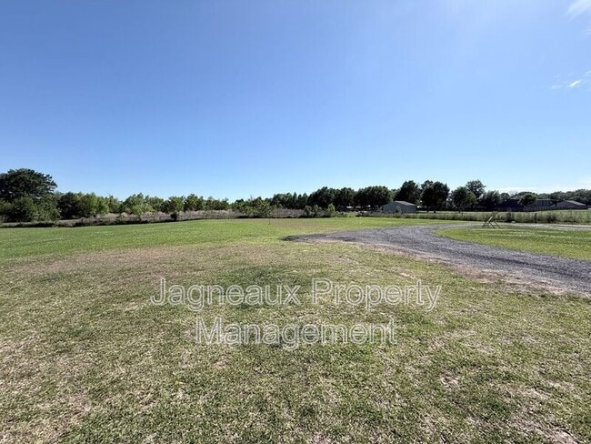 Building Photo - 7775 Hwy 1133