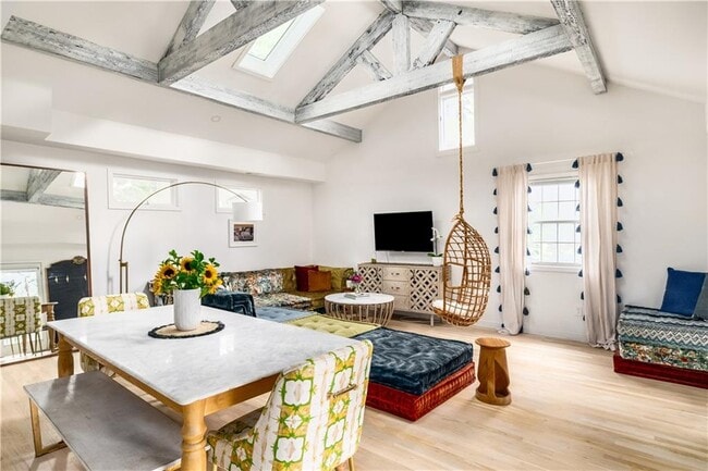 Photo - 970 Charles Allen Dr NE