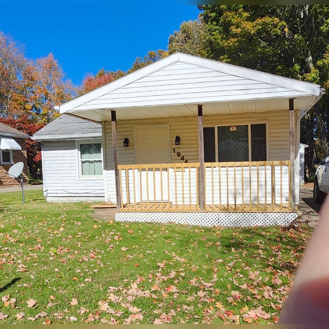 Photo - 1944 Overlook Ave