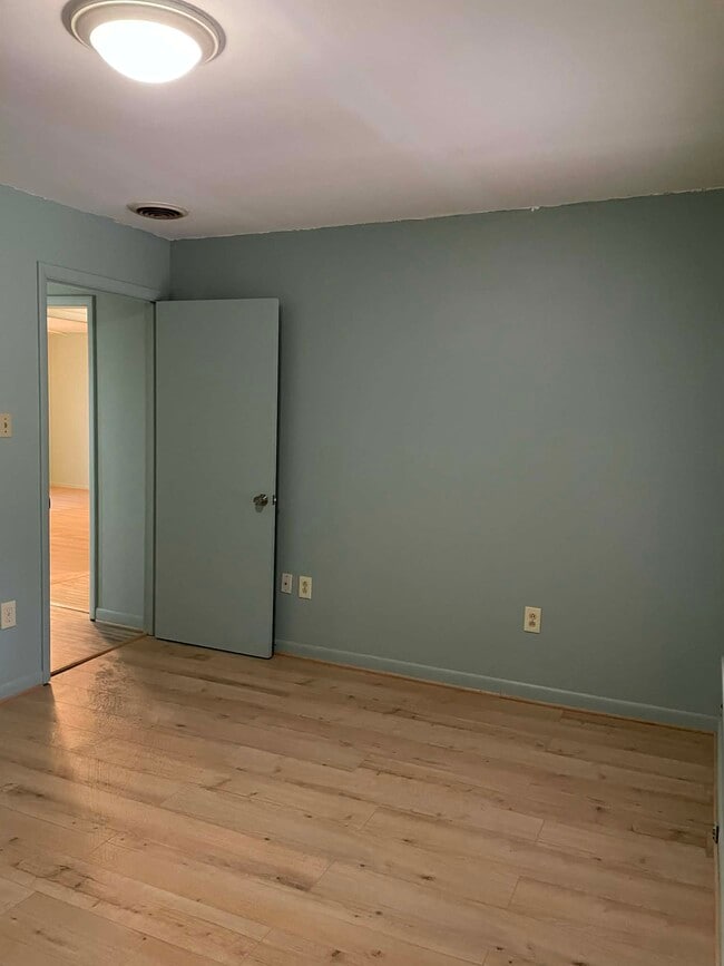 Photo - 1143 Lawrence Rd