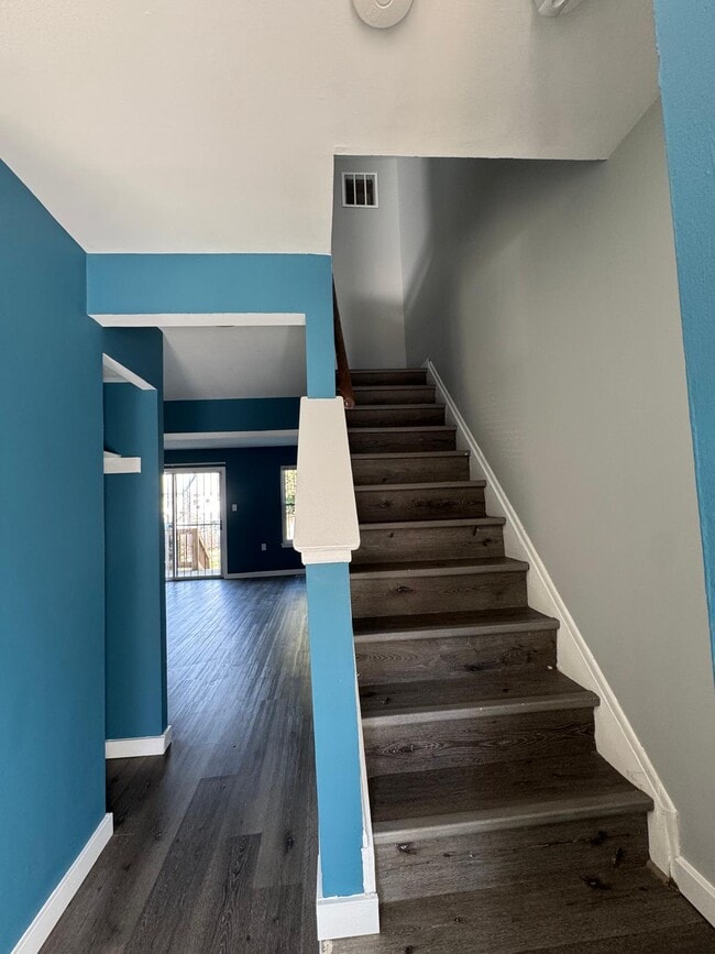 Entrada - 1212 Valley St