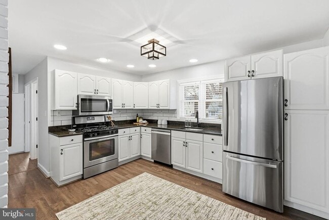 Building Photo - 5716 Crawford Dr