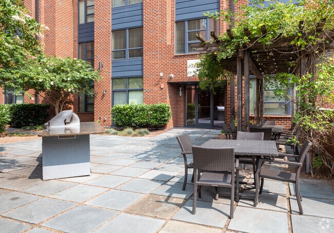 Green Roof Courtyard - The Gunther