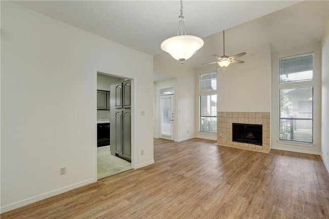 Photo - 1910 Robbins Pl