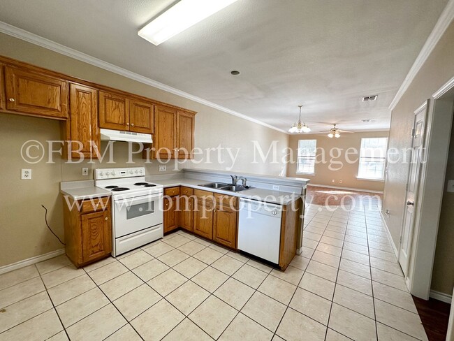 Photo - 708 Biloxi Dr