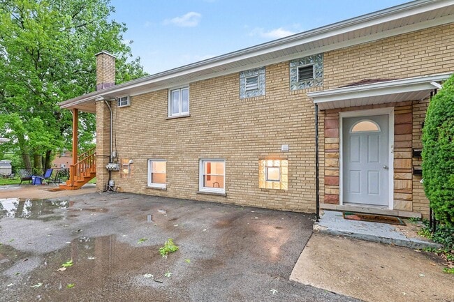 Photo - 16W641 56th Pl