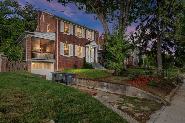 Building Photo - 4024 20th St NE