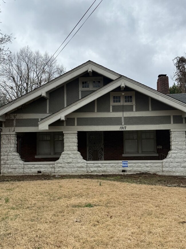 Building Photo - Spacious Midtown Gem – 4BR Home with Guest House Near Rhodes College!