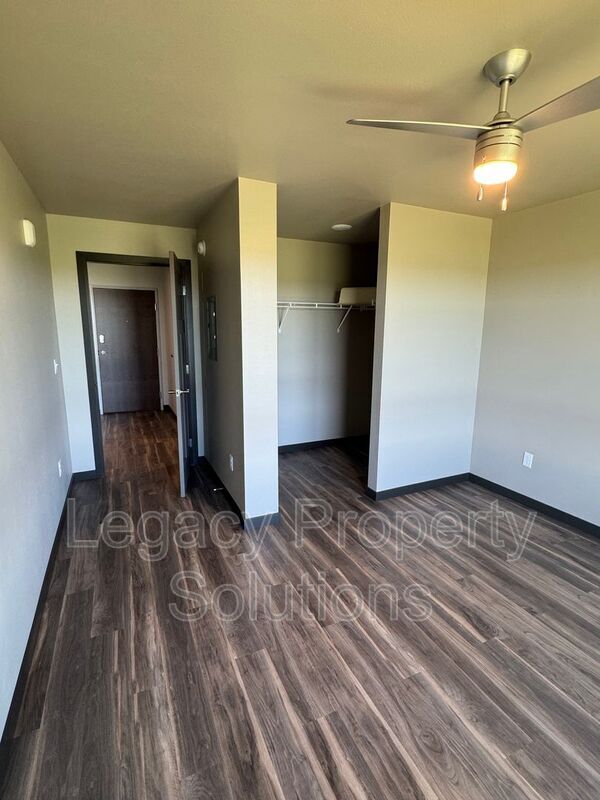 Building Photo - 226 E Greenfield Ln Rental