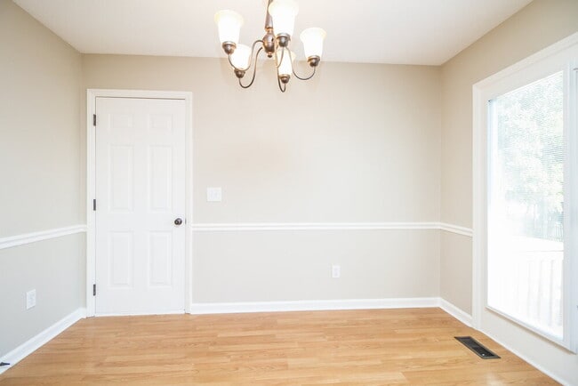 Photo - 2814 Meadowhill Dr