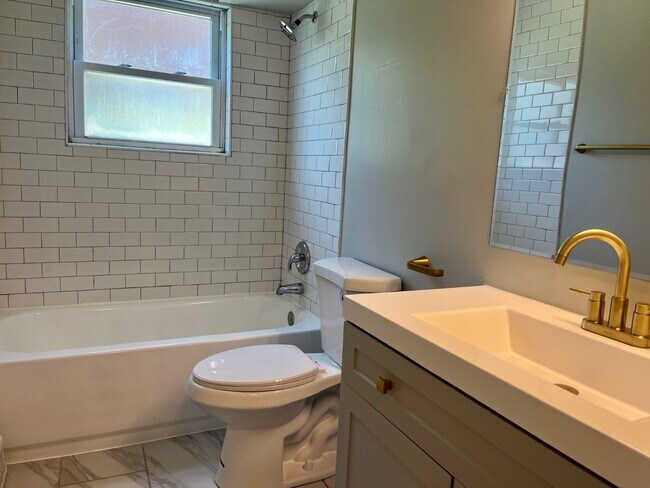 Photo - Rehabbed 2 Bedroom In Prime Lake Bluff Location - Pet Friendly - Free Parking! Unit A