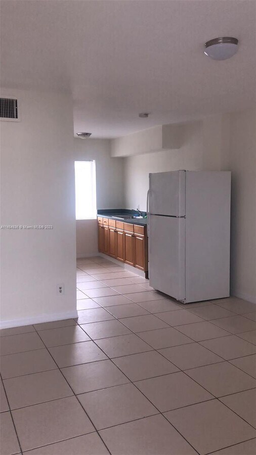 Photo - 670 NE 88th Terrace Unidad 8