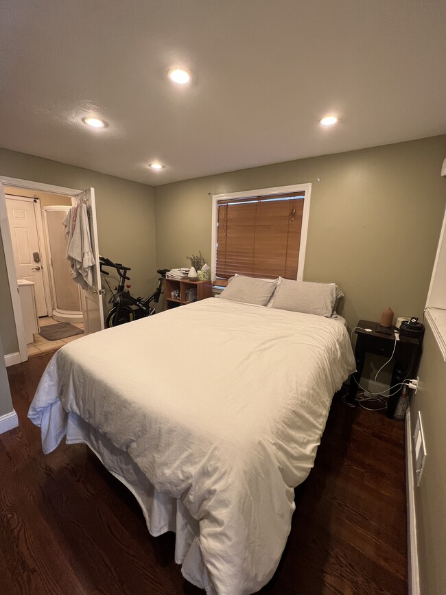 Building Photo - 735 Somerville Ave Unit 1