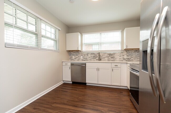 Photo - 848 Argle Ave